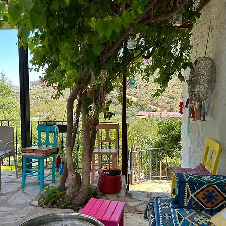 Pensión Güneş Butik Datça Cumali